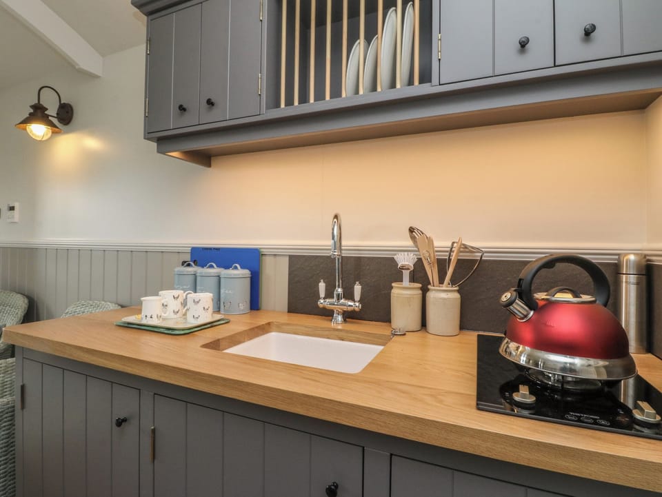Cookware/dishes/utensils