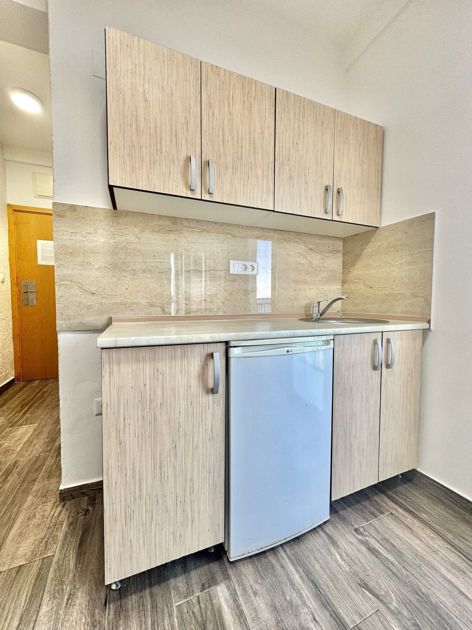 Economy Apartment, Balcony, Sea View | Minibar, soundproofing, cribs (free), WiFi (free)