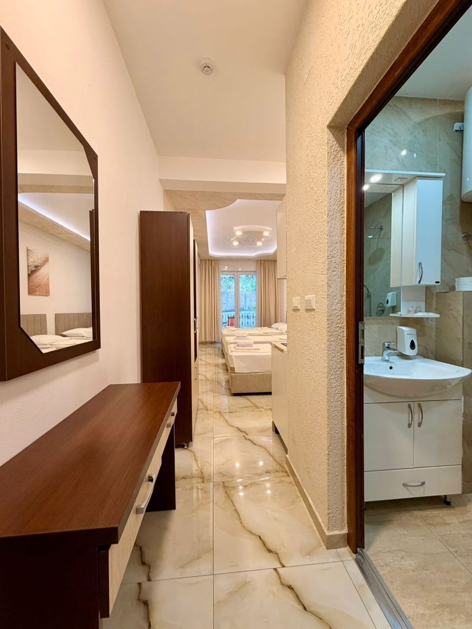 Classic Quadruple Room, Balcony | Minibar, soundproofing, cribs (free), WiFi (free)