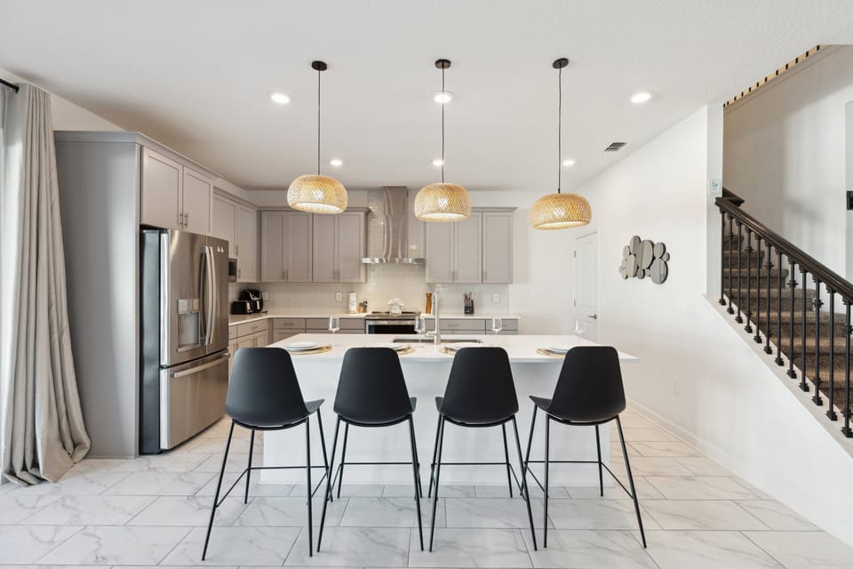 House (Multiple Bedrooms) | Private kitchen | Fridge, microwave, oven, stovetop