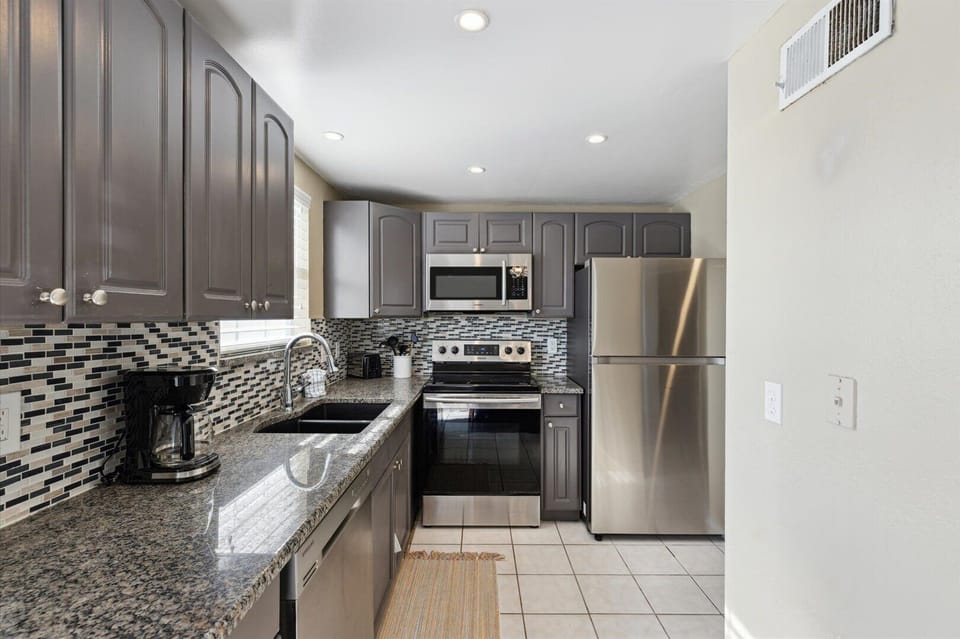 Villa (2 Bedrooms) | Private kitchen | Fridge, microwave, oven, ice maker