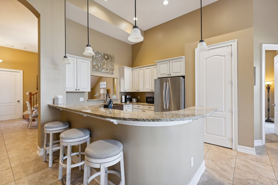 House (3 Bedrooms) | Private kitchen | Fridge, microwave, oven, stovetop