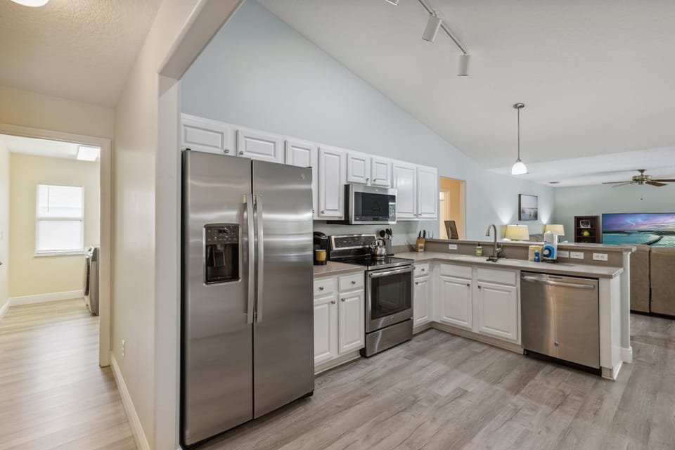 House (3 Bedrooms) | Private kitchen | Fridge, microwave, oven, stovetop