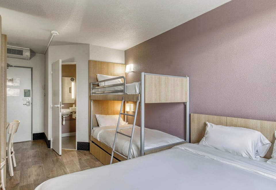 Quadruple Room, Non Smoking | Premium bedding, desk, soundproofing, free WiFi