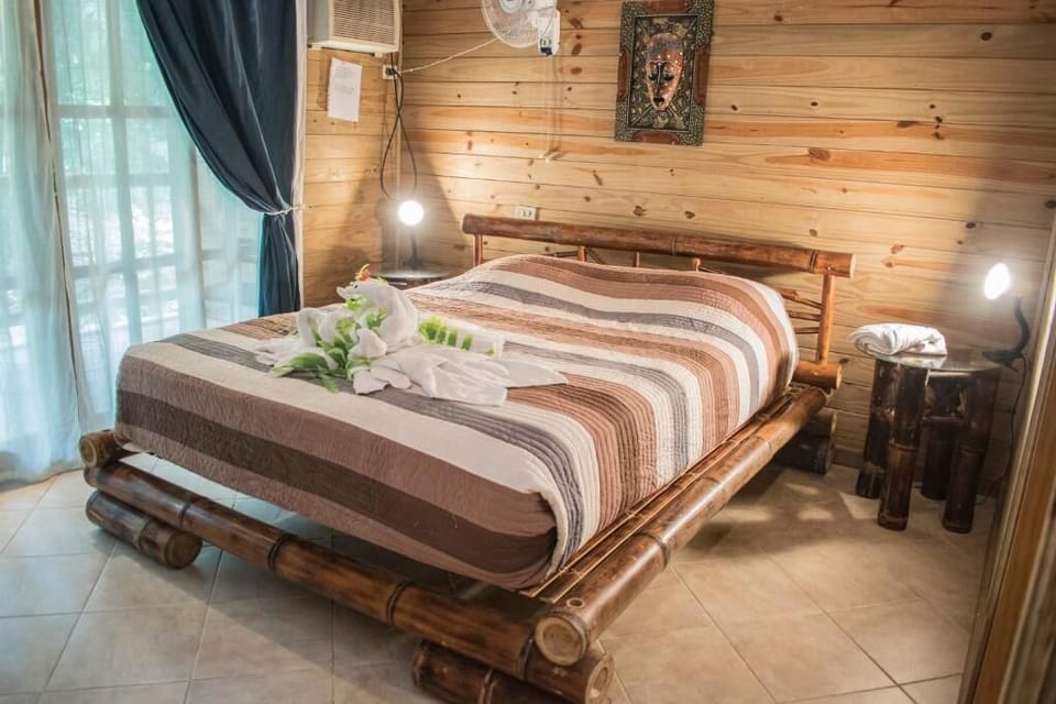 Premium bedding, in-room safe, desk, laptop workspace
