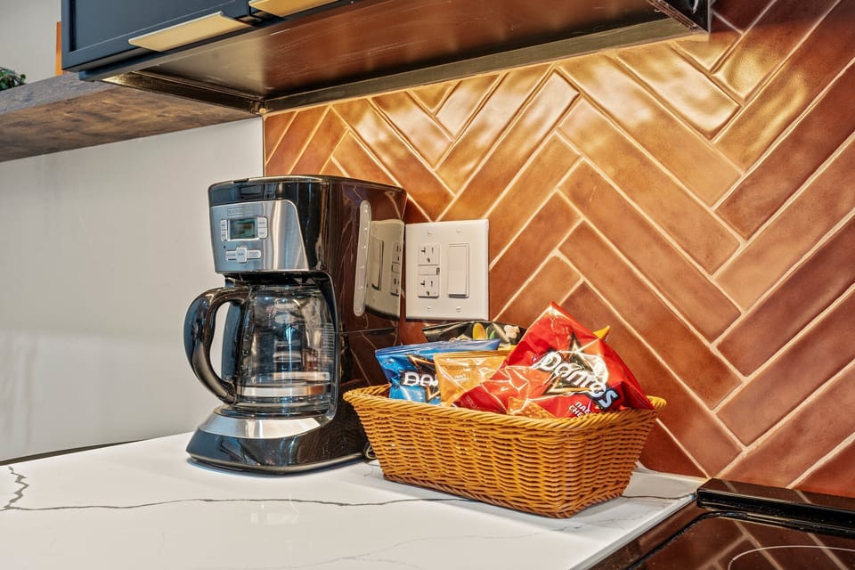 Condo, 1 King Bed with Sofa bed, Non Smoking, Air conditioning | Coffee and/or coffee maker