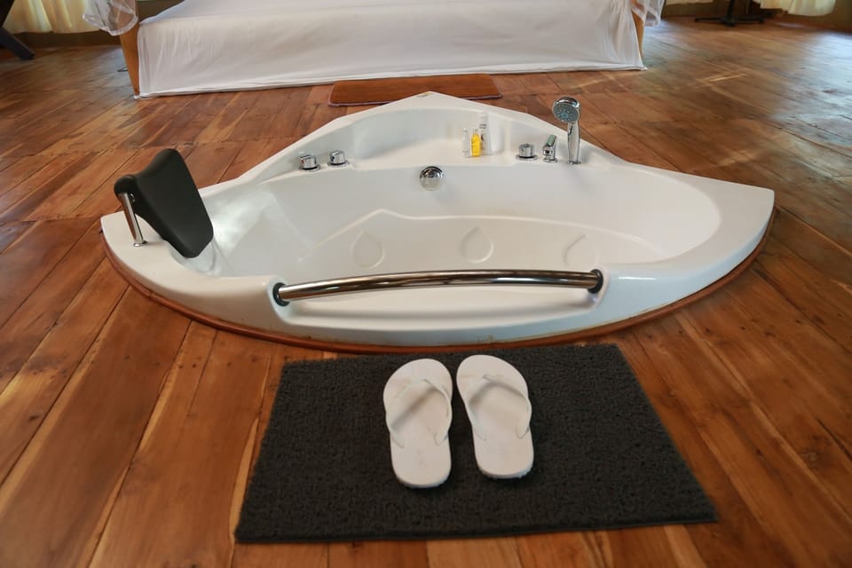 Luxury Tent, Non Smoking | Jetted tub