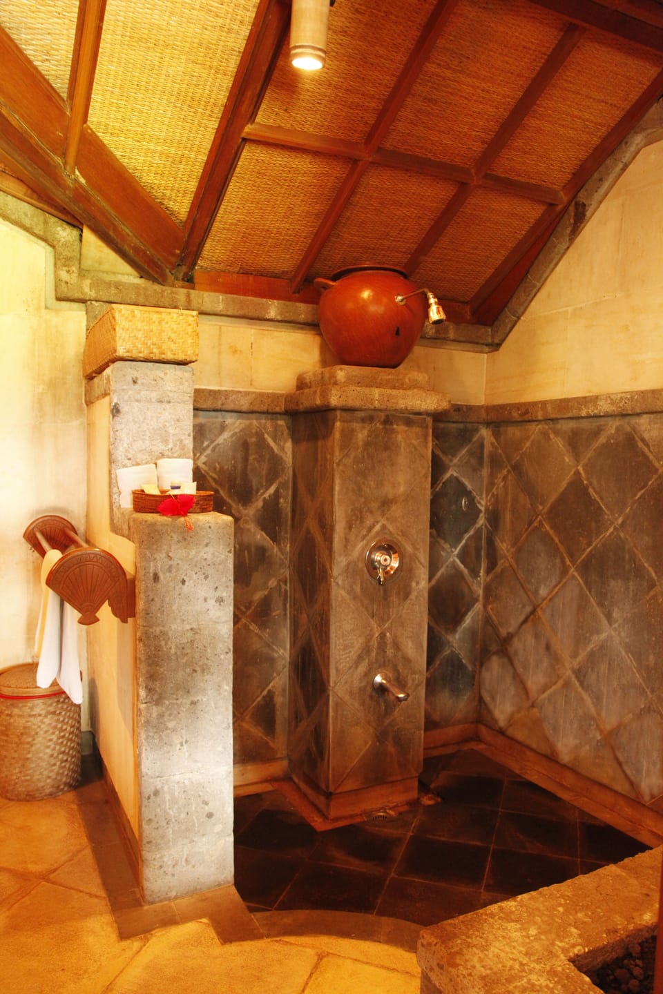 Superior Room, Garden View | Bathroom | Shower, free toiletries, hair dryer, bathrobes