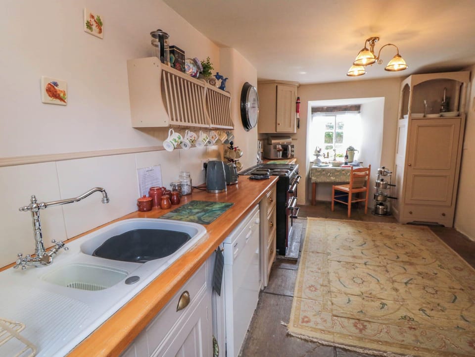 Dishwasher, cookware/dishes/utensils