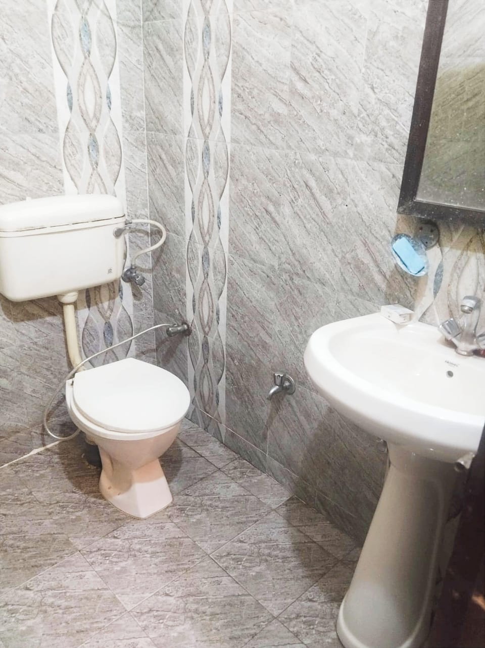 Superior Double Room, City View | Bathroom | Shower, free toiletries, slippers, towels