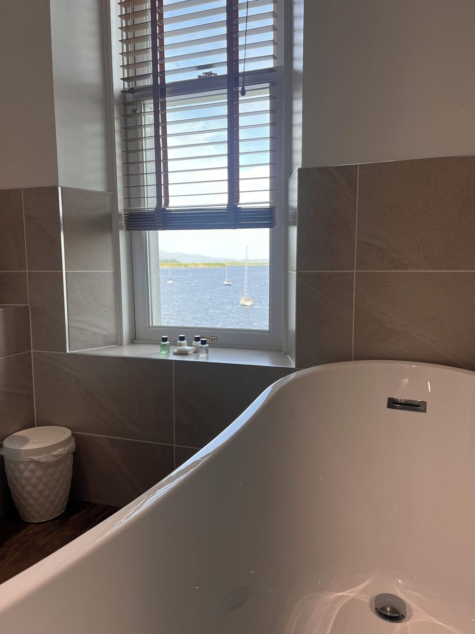 Superior Double Room, Sea View | Bathroom | Free toiletries, hair dryer, towels, soap