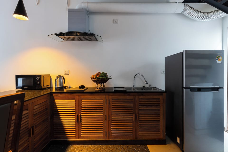 Classic Apartment, Balcony, Garden View | Private kitchen | Fridge, microwave