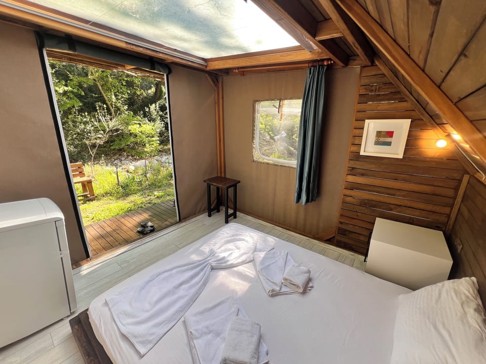 Design Tent, Valley View | Blackout drapes, soundproofing, free WiFi