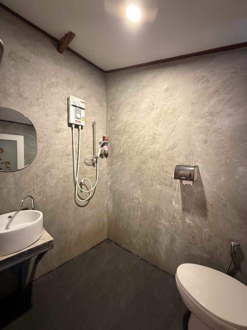 Comfort Double Room, 1 King Bed, Private Bathroom | Bathroom | Shower, towels