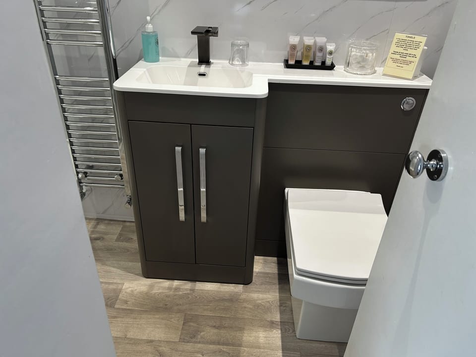 Standard Double Room | Bathroom