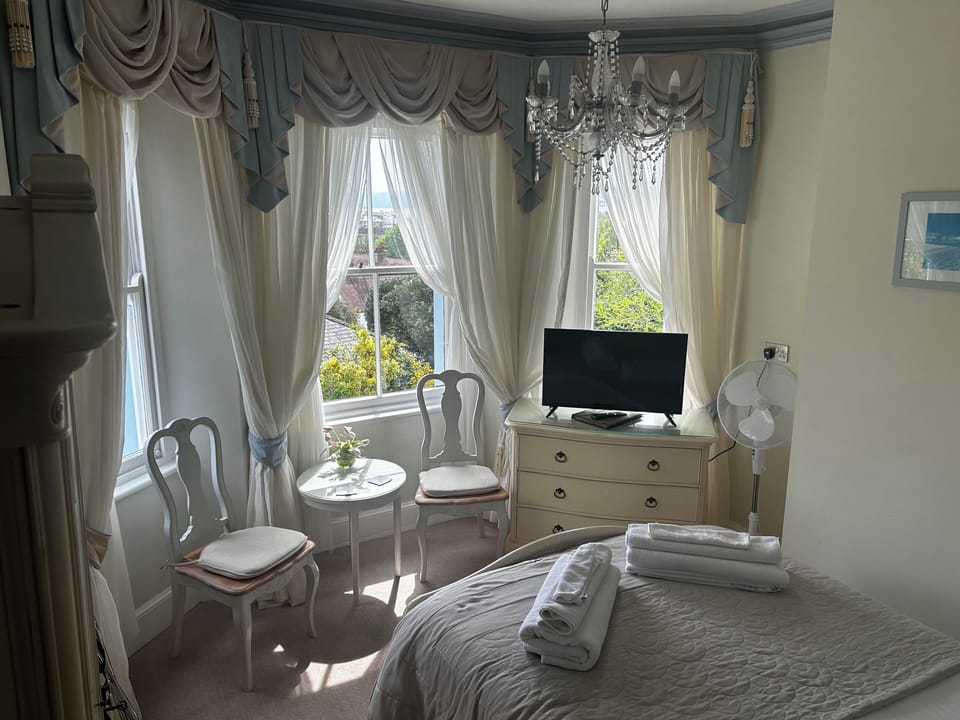Deluxe Double Room, Sea View | Iron/ironing board, free WiFi