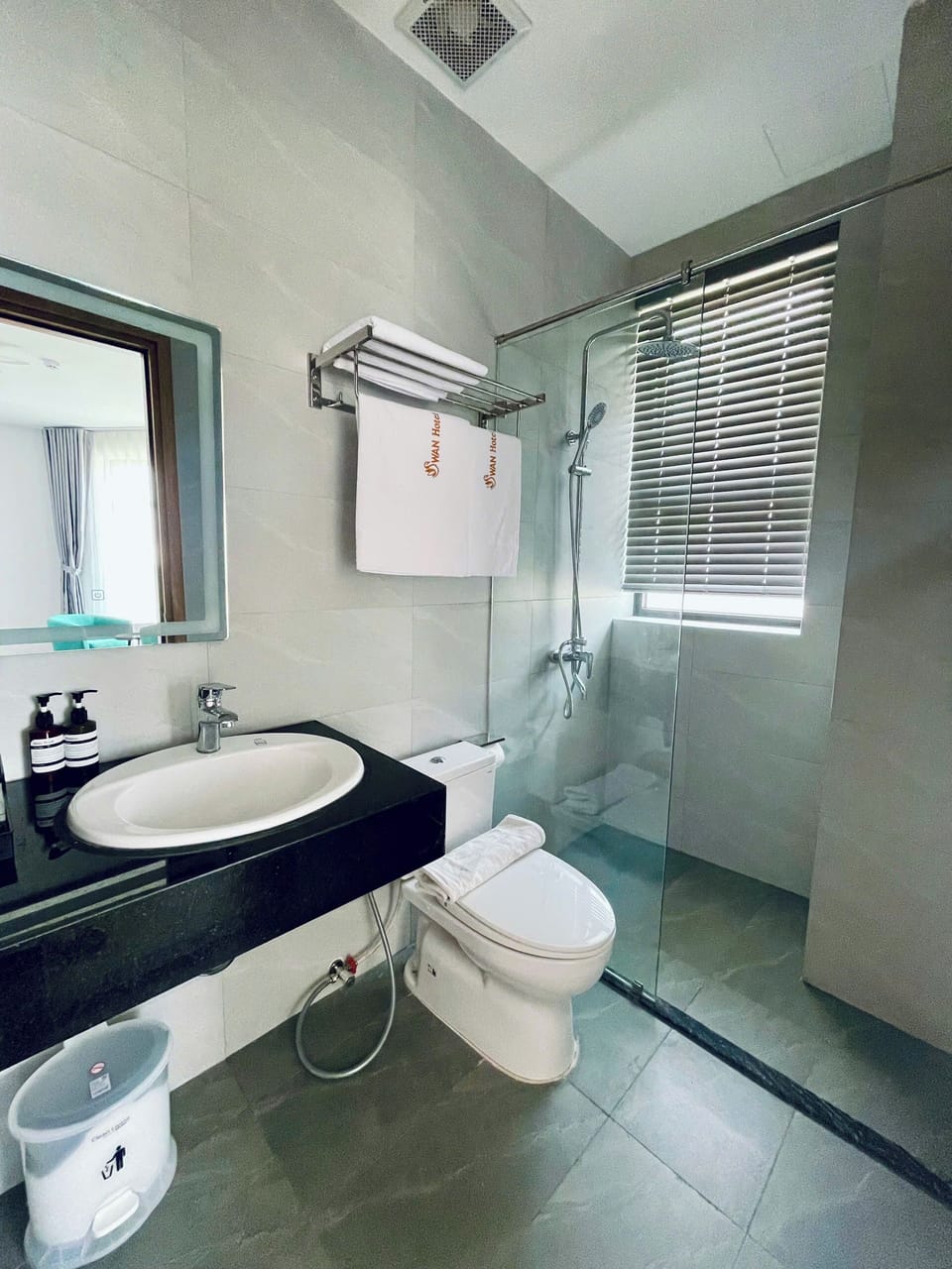 Triple Room, Balcony, City View | Bathroom | Shower, free toiletries, hair dryer, slippers