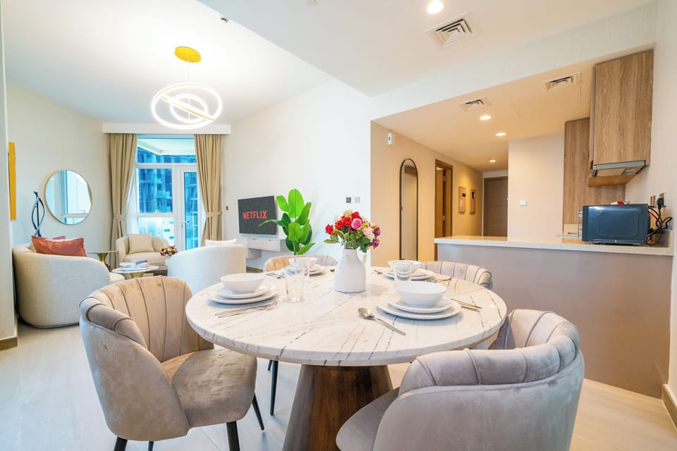 Apartment, Balcony, Lake View | In-room dining