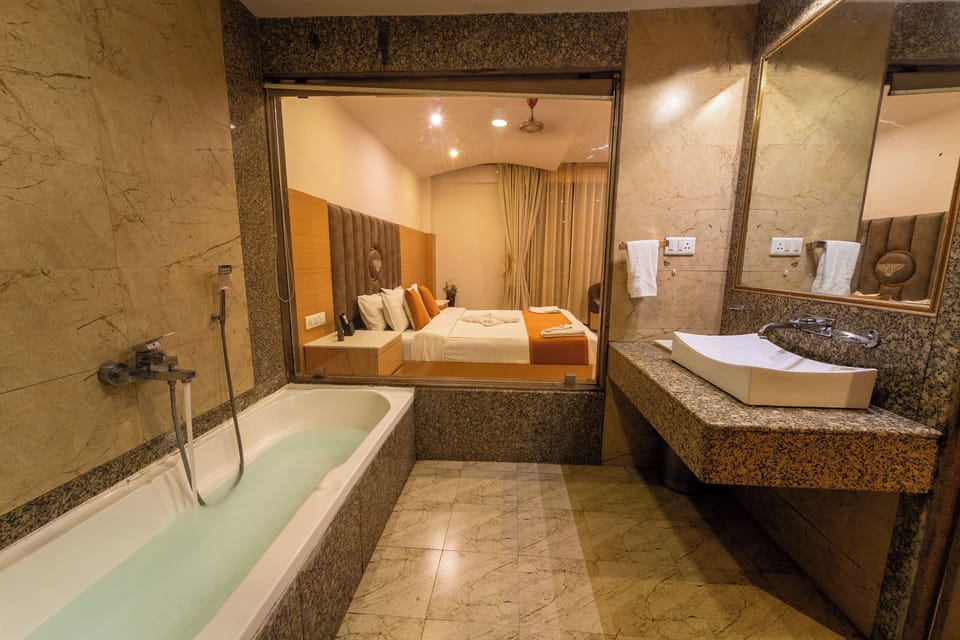 Premier Double Room, Balcony | Bathroom | Hair dryer, towels, soap, shampoo