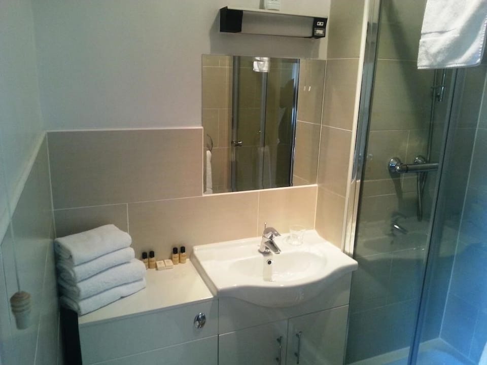 Superior Suite, Ensuite (Ground Floor) | Bathroom