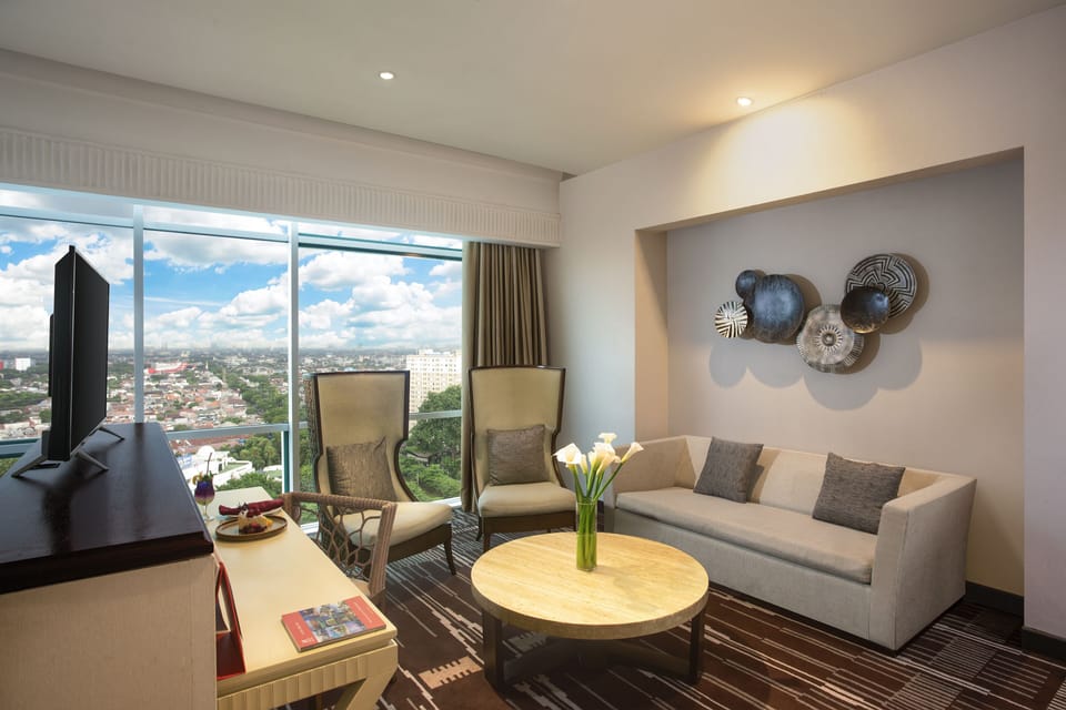 Junior Studio Suite | Premium bedding, memory foam beds, in-room safe, desk