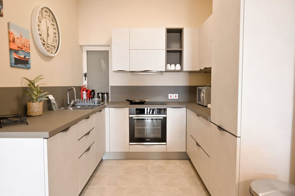 Standard Apartment, 3 Bedrooms, Microwave (Sea & Valley Views Żebbuġ Gozo) | Private kitchen