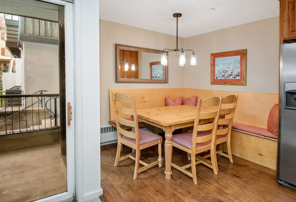Condo, 2 Bedrooms | Dining