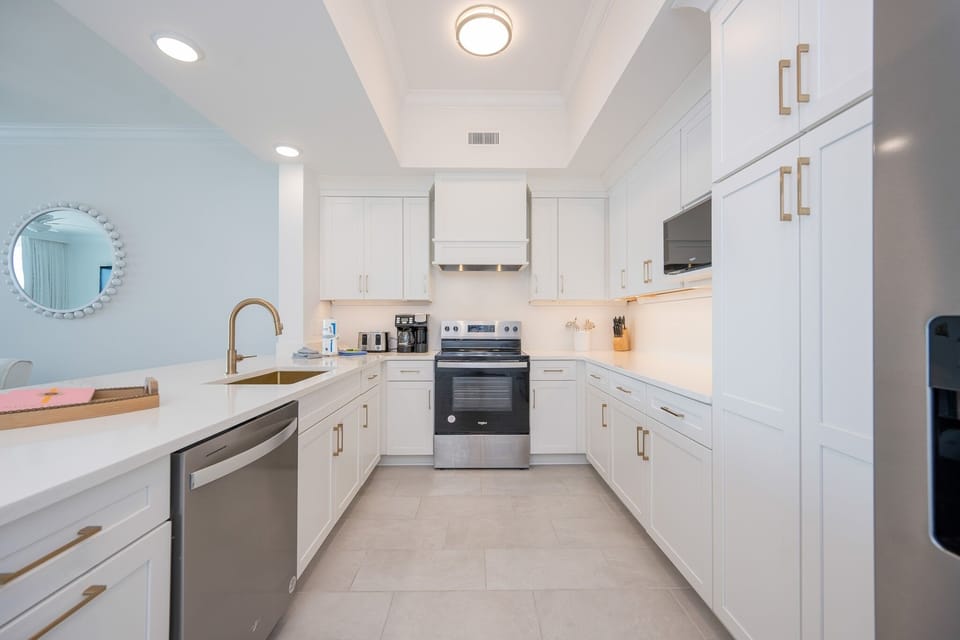 Condo, 3 Bedrooms | Private kitchen | Coffee/tea maker, fridge, oven