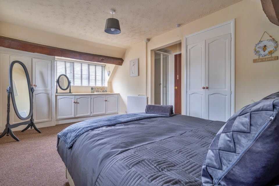 Cottage in Bridgnorth With Hot Tub & Garden Cottage in England