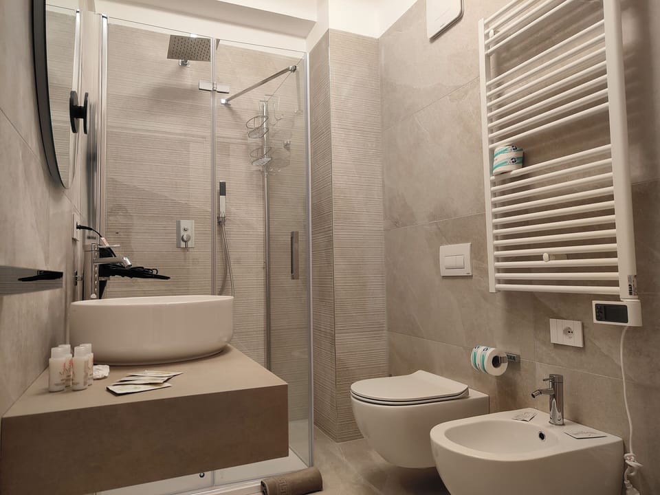 Deluxe Room, Balcony | Bathroom | Free toiletries, hair dryer, towels, soap