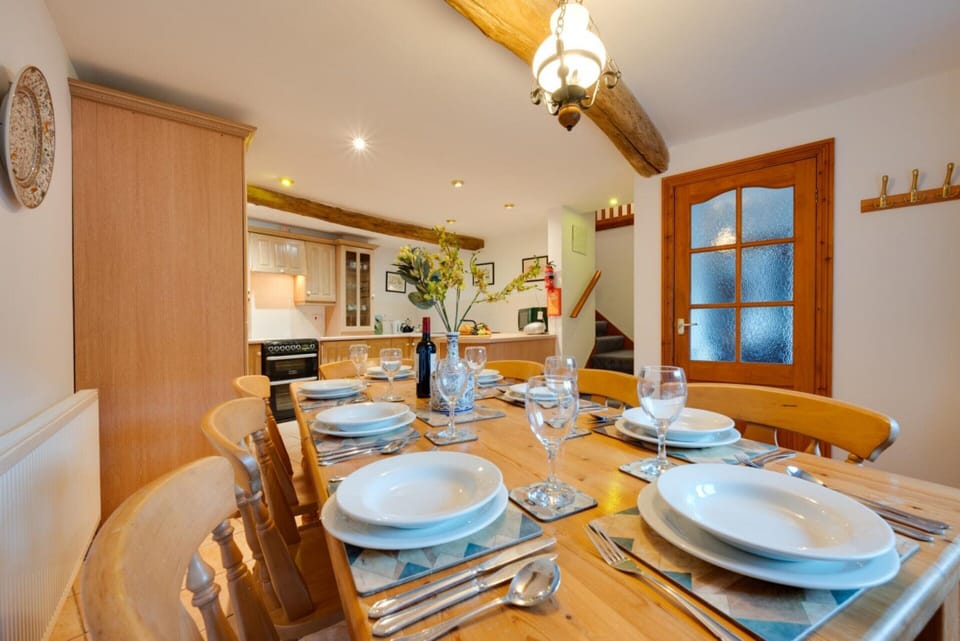 Cottage | Dining