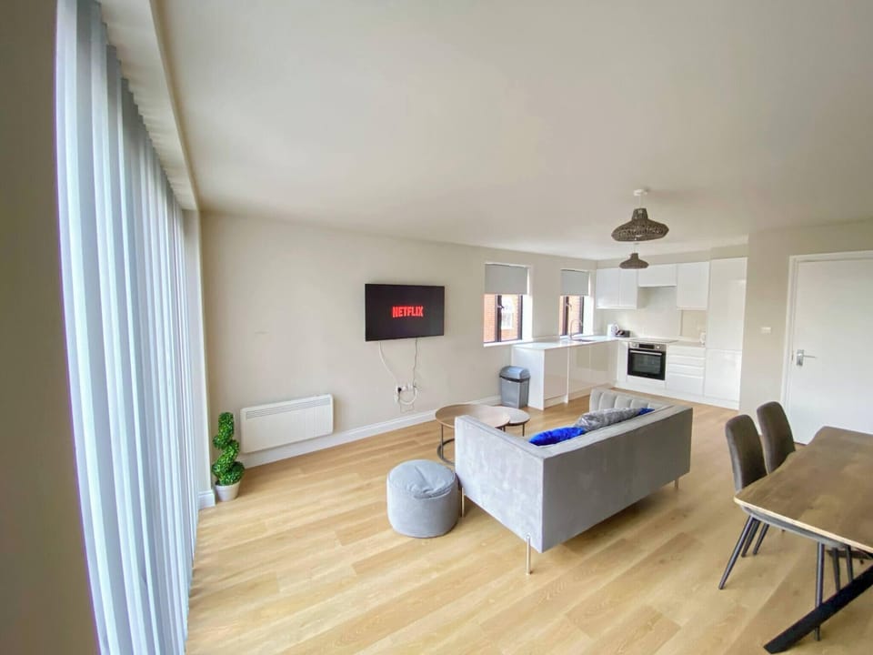 Apartment, 2 Bedrooms, Smoking, Balcony | Living room