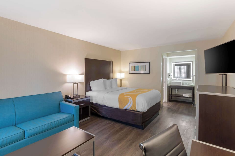 Suite, 1 Queen Bed with Sofa bed, Non Smoking | Premium bedding, desk, laptop workspace, blackout drapes