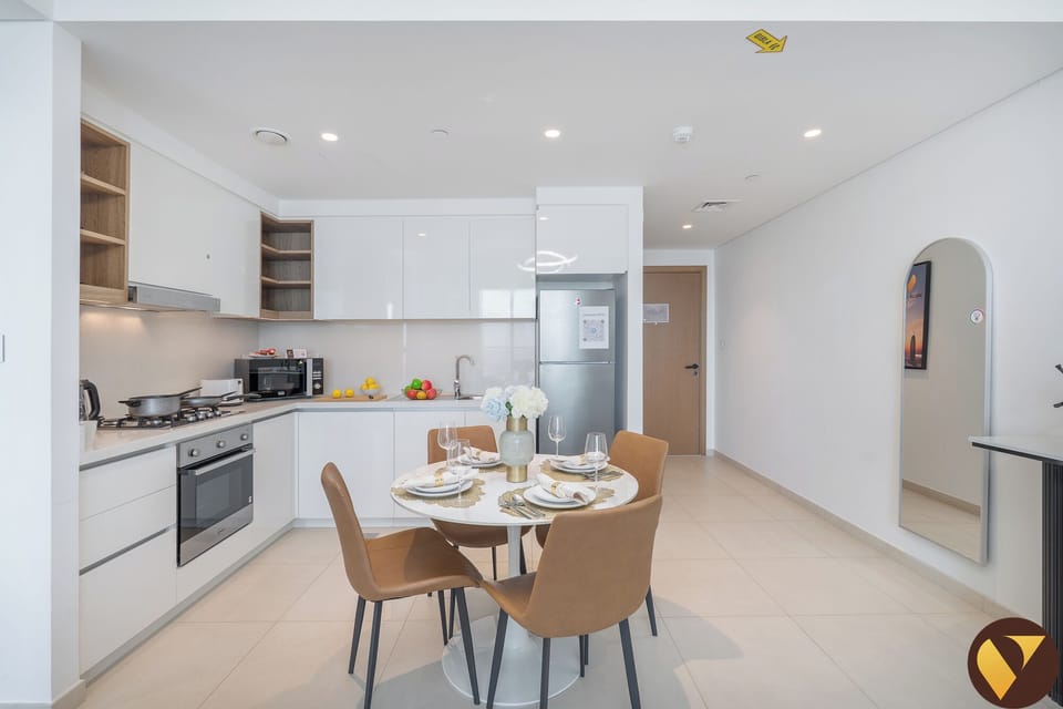 Luxury Apartment, City View | In-room dining