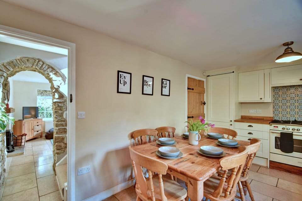 Cottage | Dining