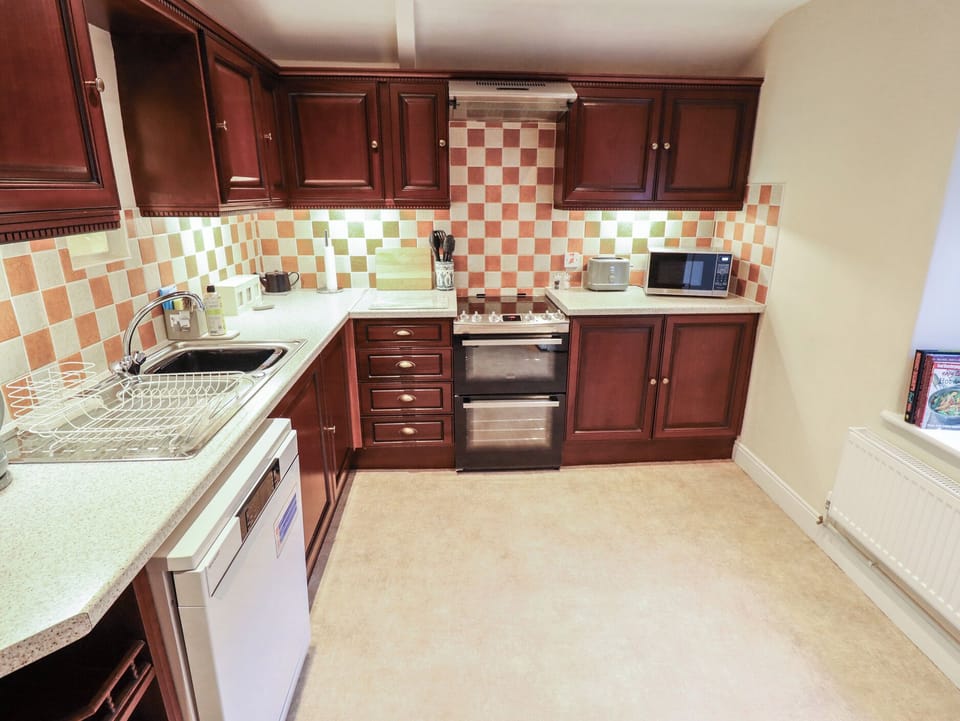 Dishwasher, cookware/dishes/utensils