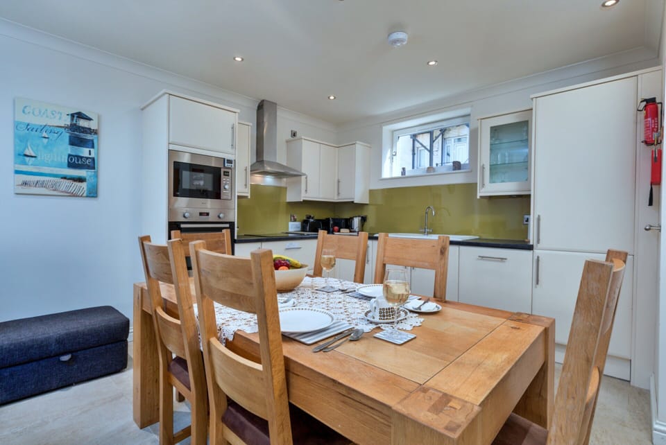 Cottage | Dining
