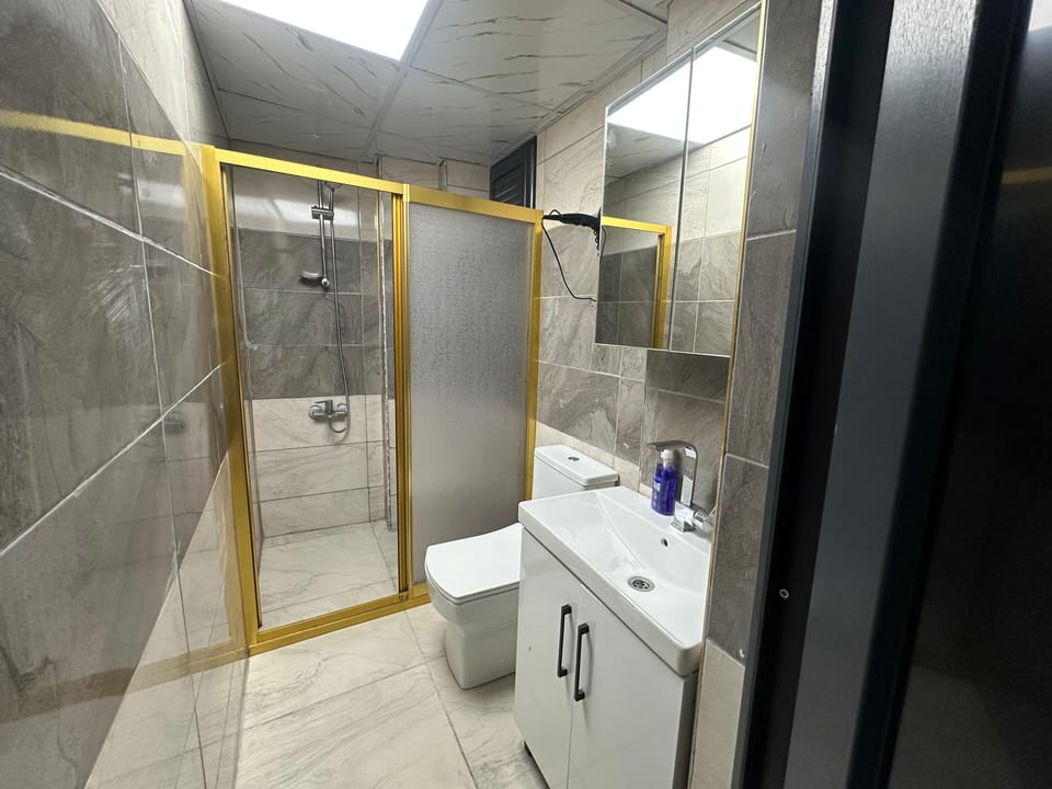 Classic Double Room | Bathroom | Towels