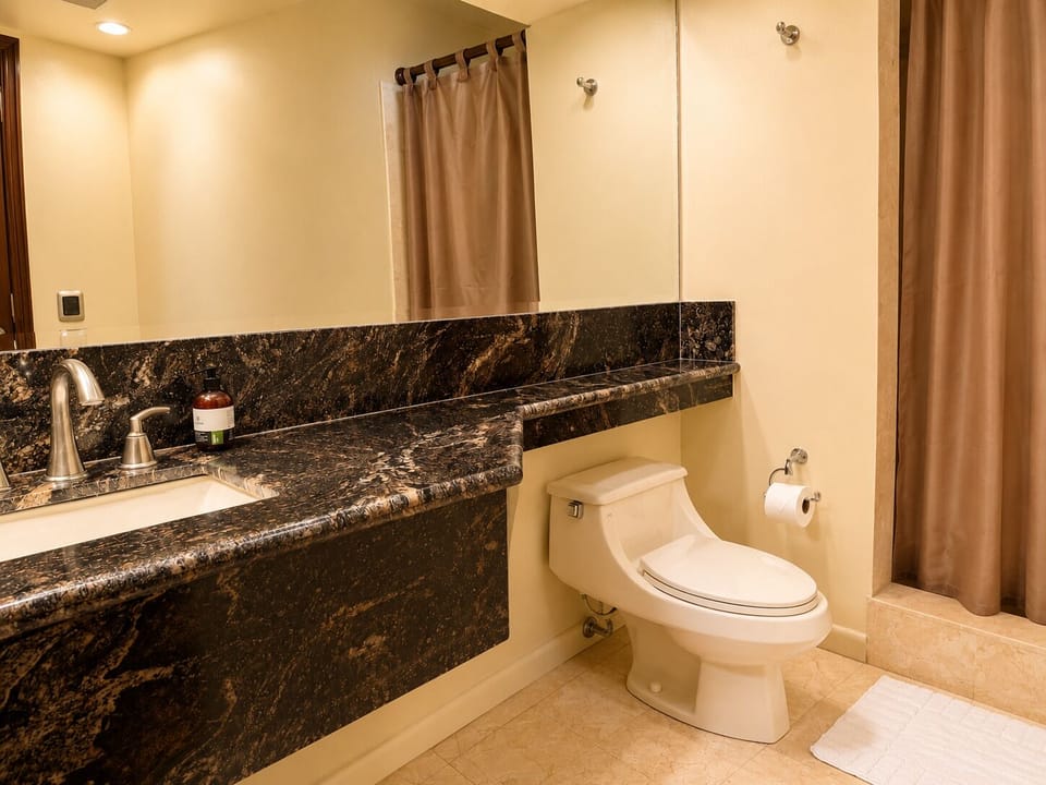 Junior Suite, 1 King Bed | Bathroom | Shower, free toiletries, hair dryer, towels