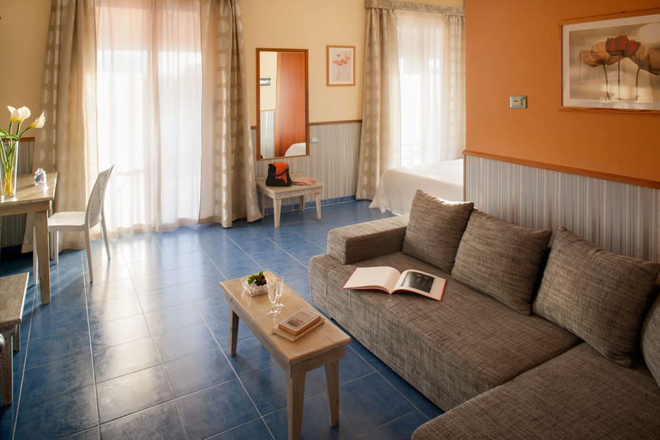 Junior Suite | Living area | LED TV