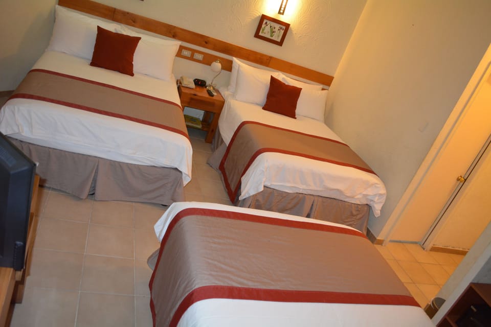 Deluxe Triple Room | Premium bedding, Tempur-Pedic beds, desk, laptop workspace