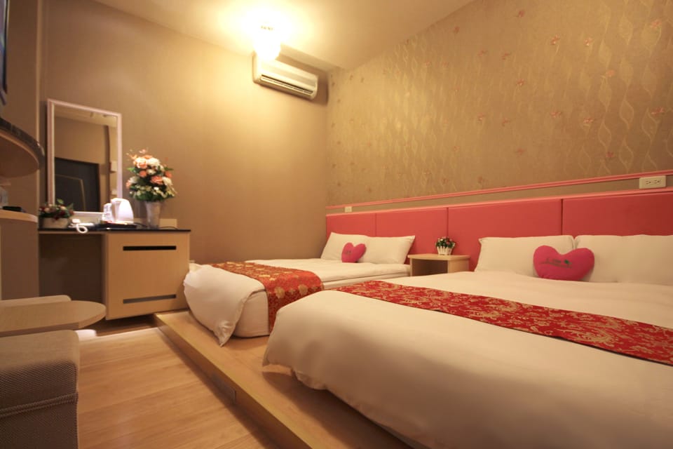 Superior Quadruple Room | Down comforters, bed sheets