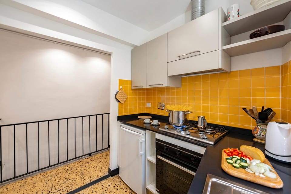 Standard Apartment, Multiple Bedrooms (Charming Flat In Vernazza) | Private kitchen | Fridge, stovetop, coffee/tea maker, electric kettle