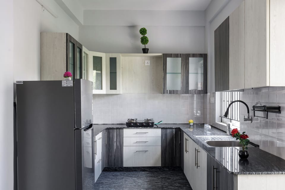 Apartment (2 Bedrooms) | Private kitchen | Microwave, electric kettle, blender, cookware/dishes/utensils