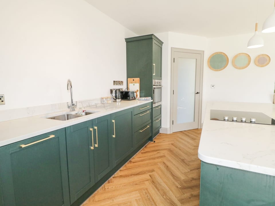 Fridge, dishwasher, toaster, cookware/dishes/utensils