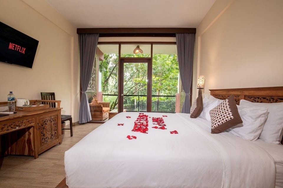 Deluxe Double Room, River View | Free WiFi, bed sheets