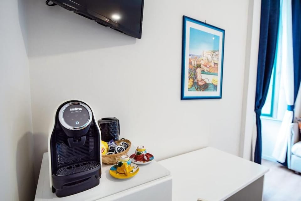 Deluxe Double Room | Bathroom | Shower, rainfall showerhead, free toiletries, hair dryer