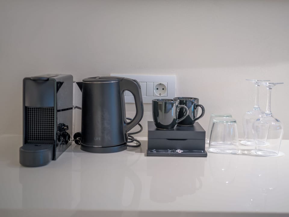 Comfort Double Room | In-room safe, desk, blackout drapes, iron/ironing board