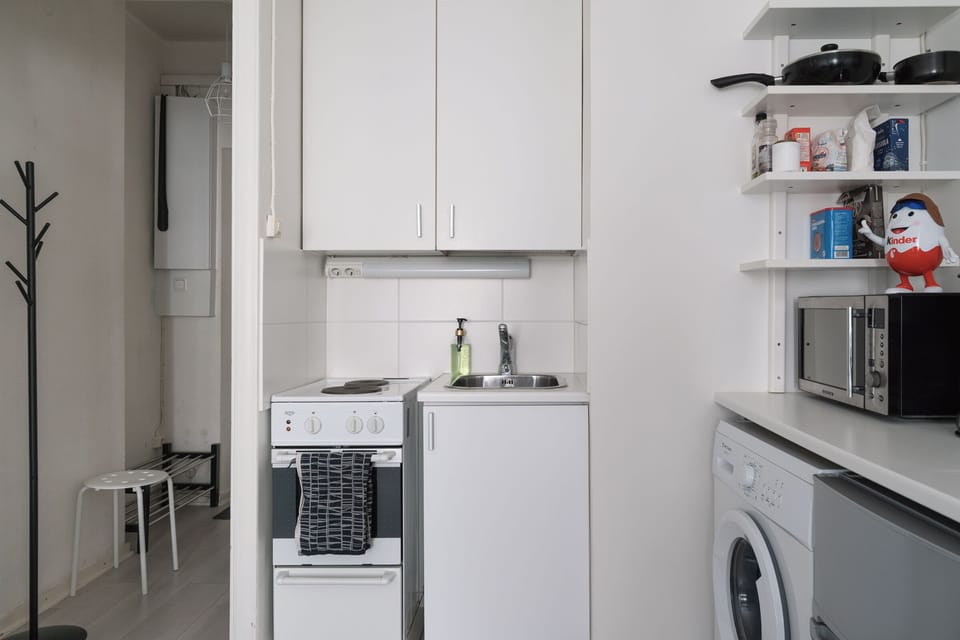 Comfort Apartment, City View | Private kitchen | Mini-fridge, microwave, oven, stovetop