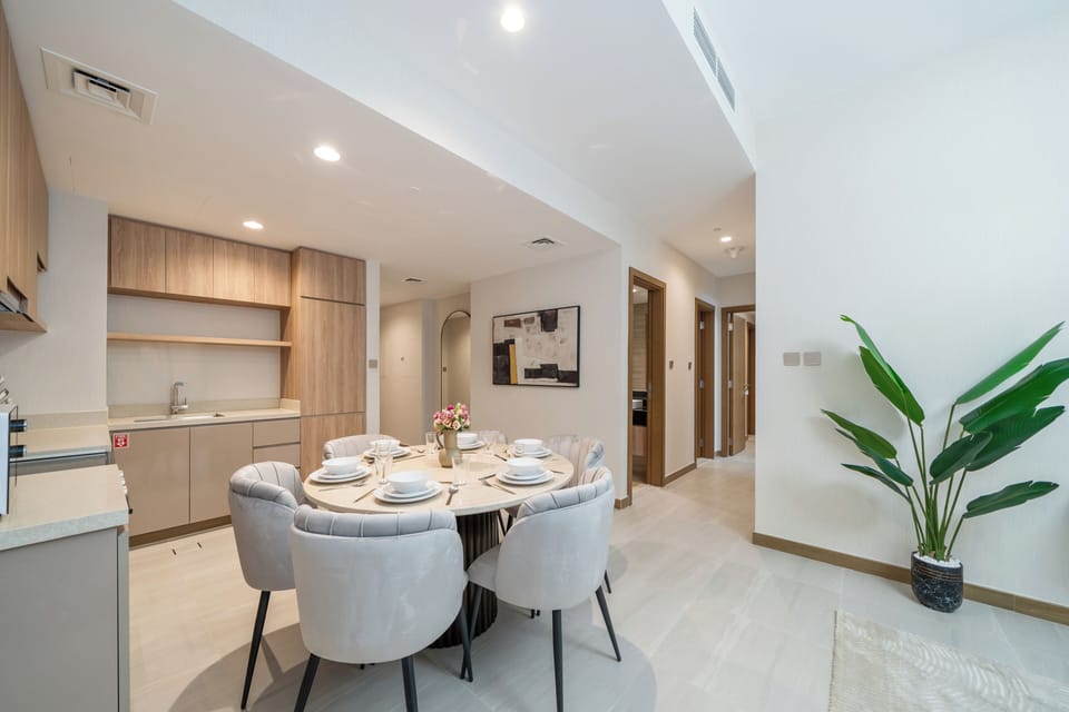 Apartment, Balcony, City View | In-room dining